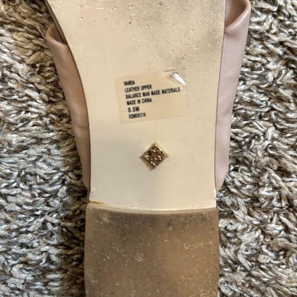 Woman’s 8.5 flats - Picture 3 of 3